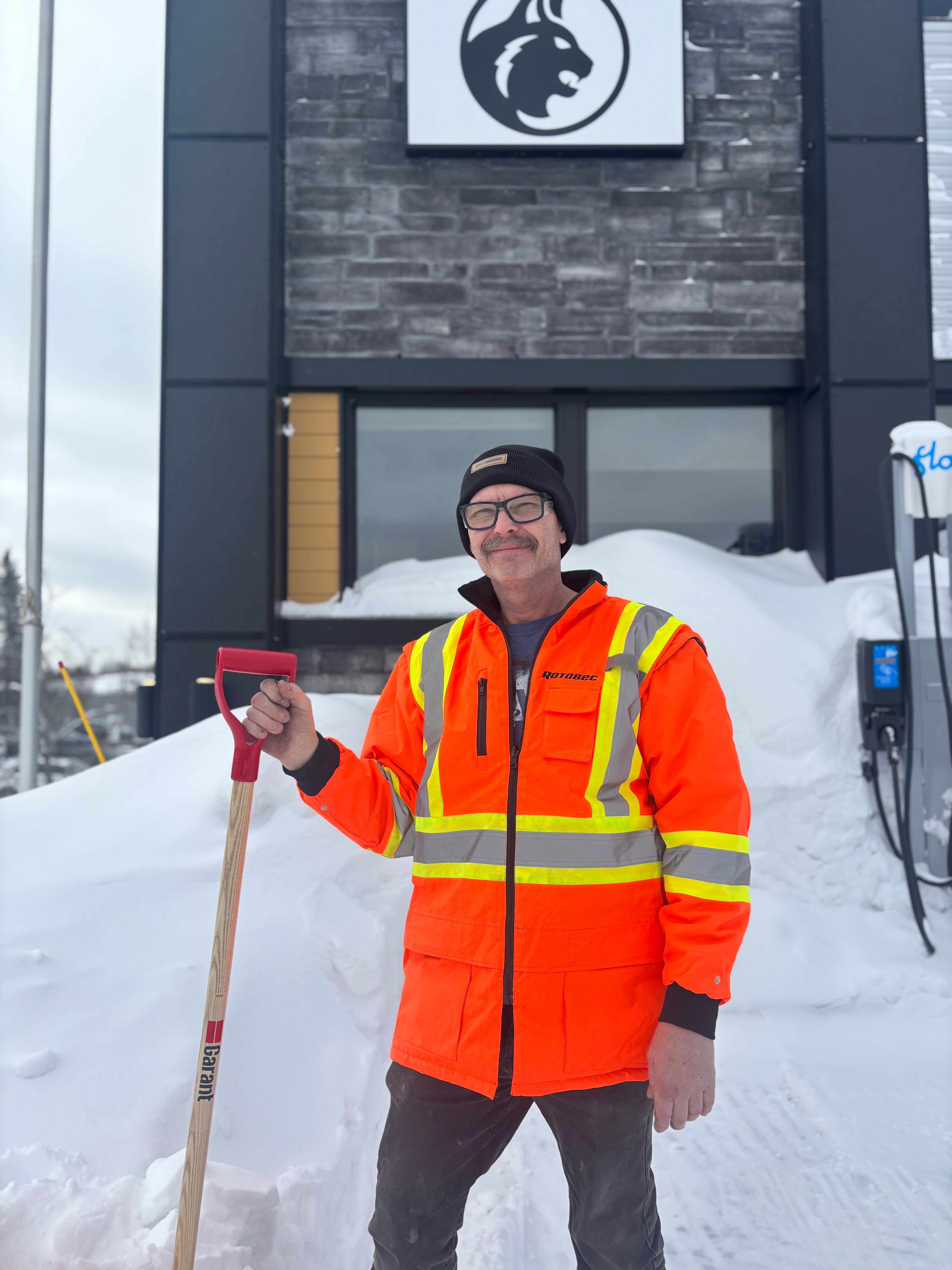 PRÉPOSÉ À L’ENTRETIEN DE LA COUR
